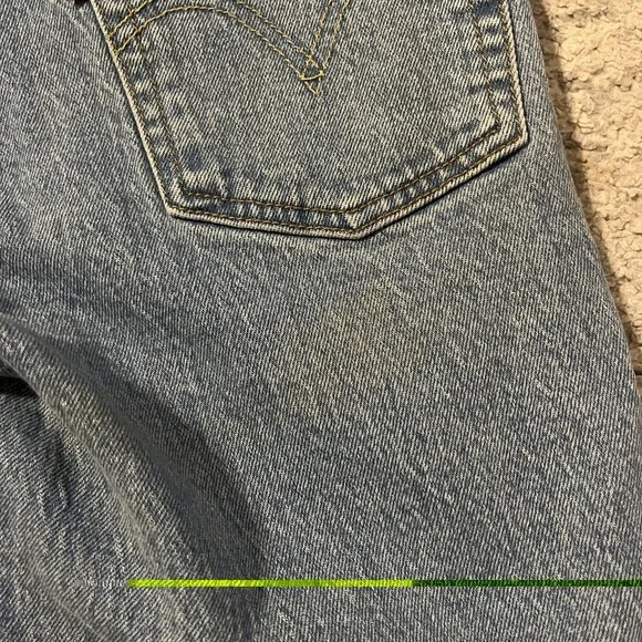 Levi's Women's Light Blue Classic Denim Jeans - Picture 14 of 15